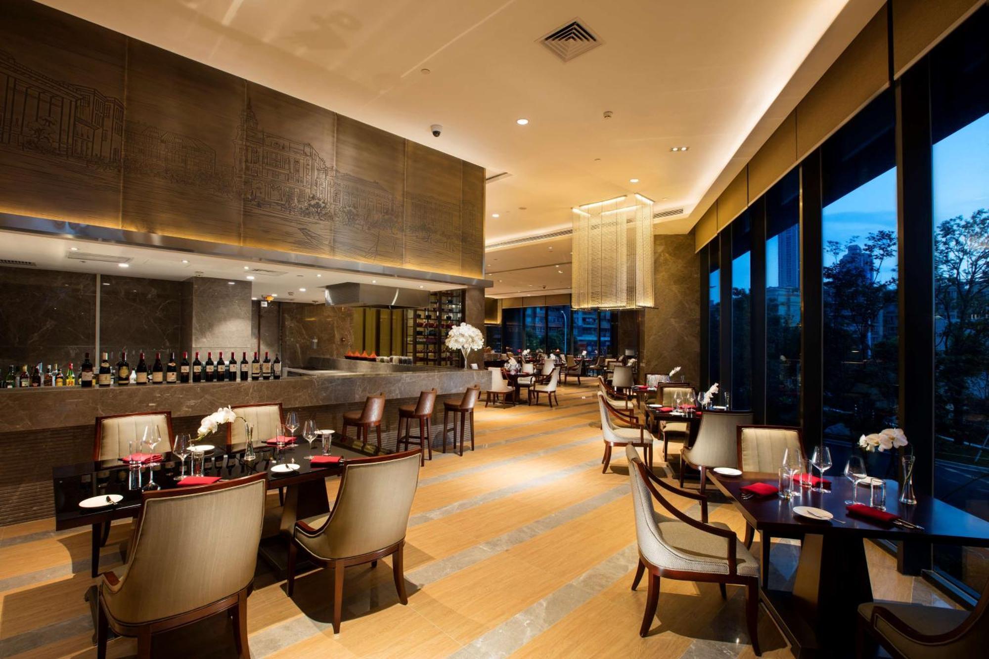 Hilton Wuhan Yangtze Riverside Exterior foto