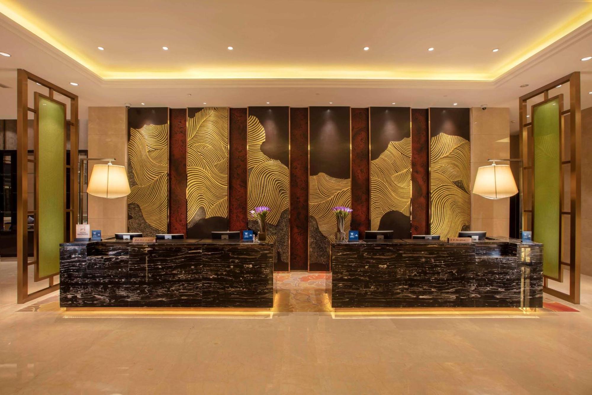 Hilton Wuhan Yangtze Riverside Exterior foto
