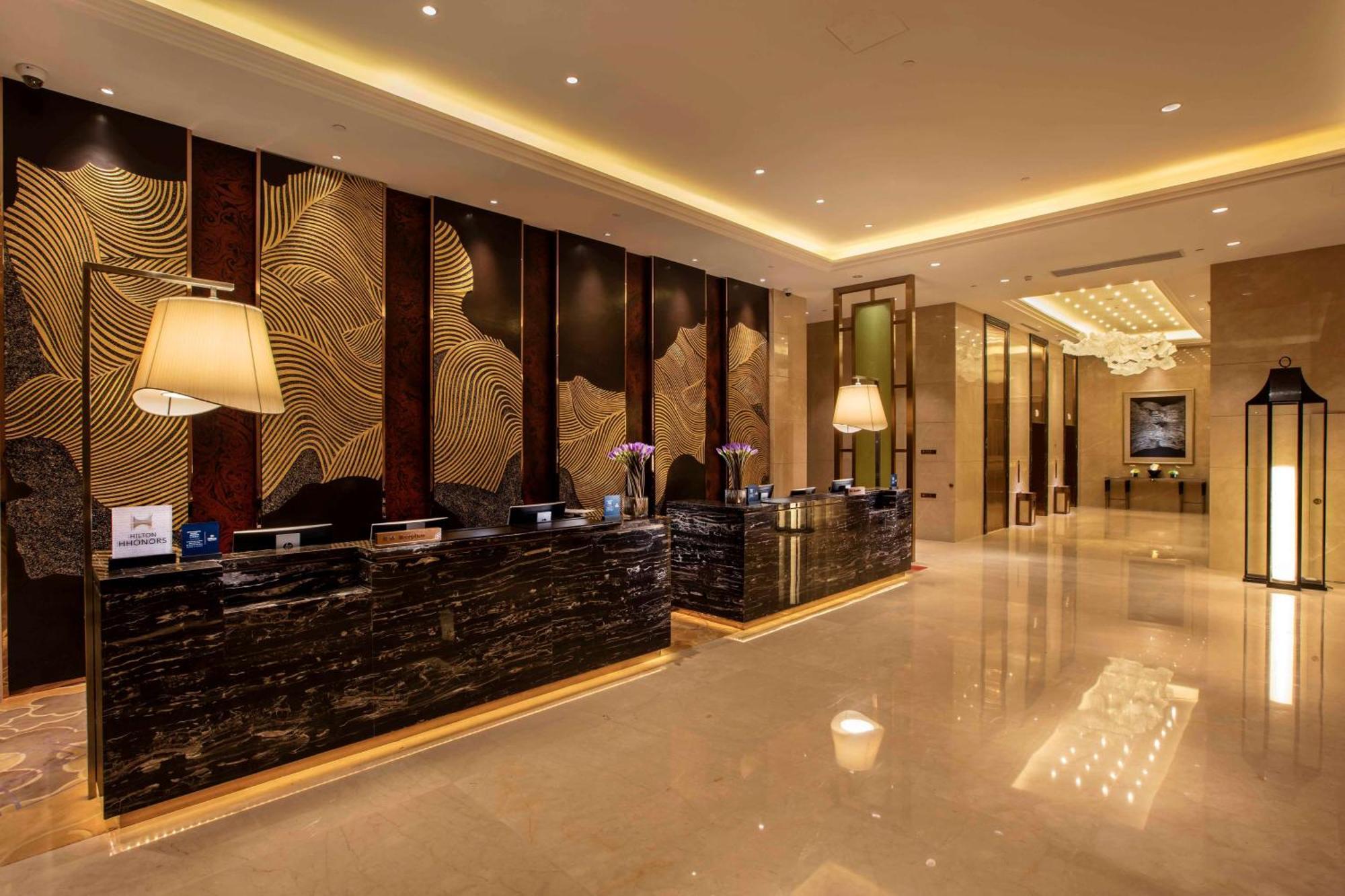 Hilton Wuhan Yangtze Riverside Exterior foto