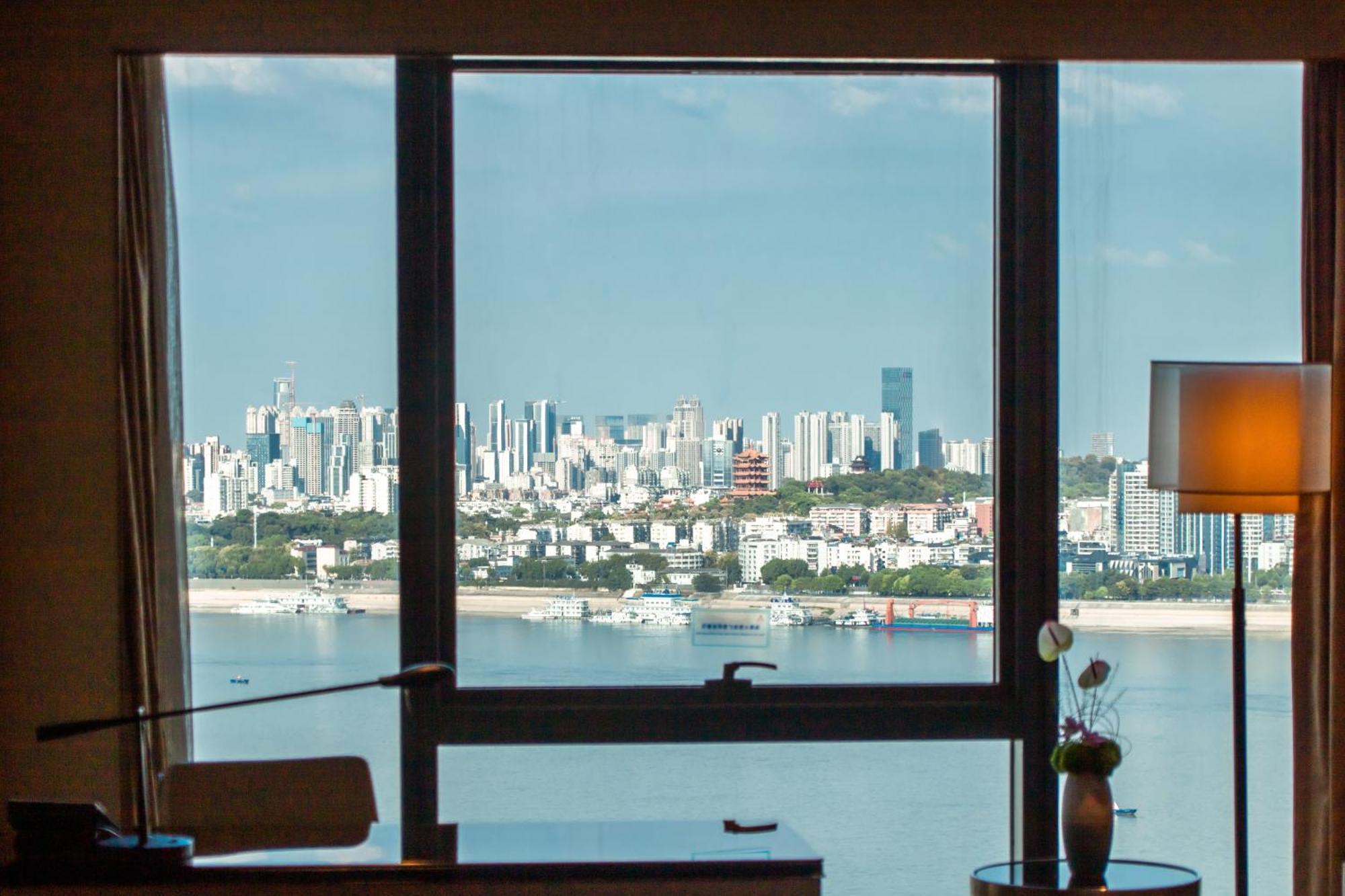 Hilton Wuhan Yangtze Riverside Exterior foto